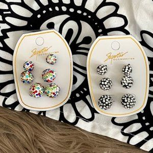 2 Pairs of Stud Earrings